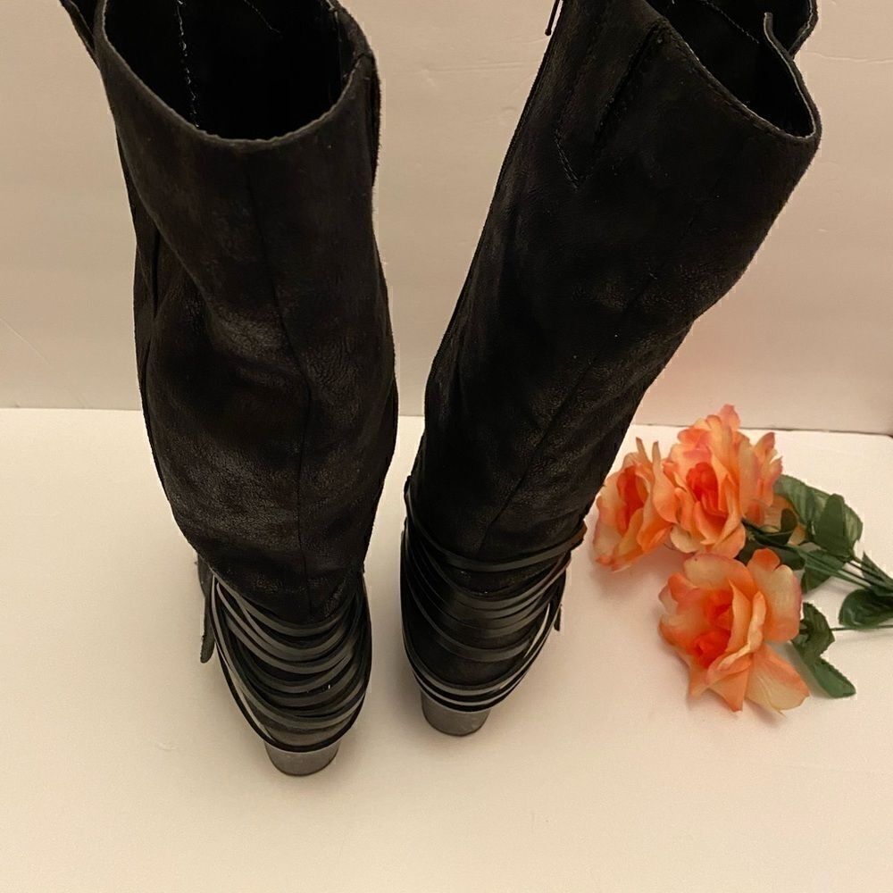 💥American Eagle outfitters suede heel boots Size: 8.5 - Picture 2 of 6